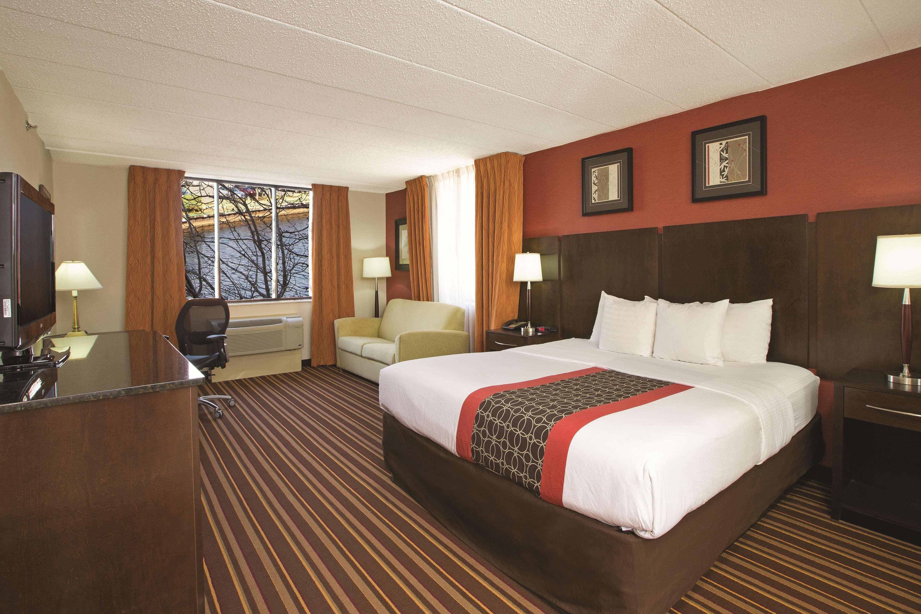 Hotel La Quinta By Wyndham Salisbury Extérieur photo